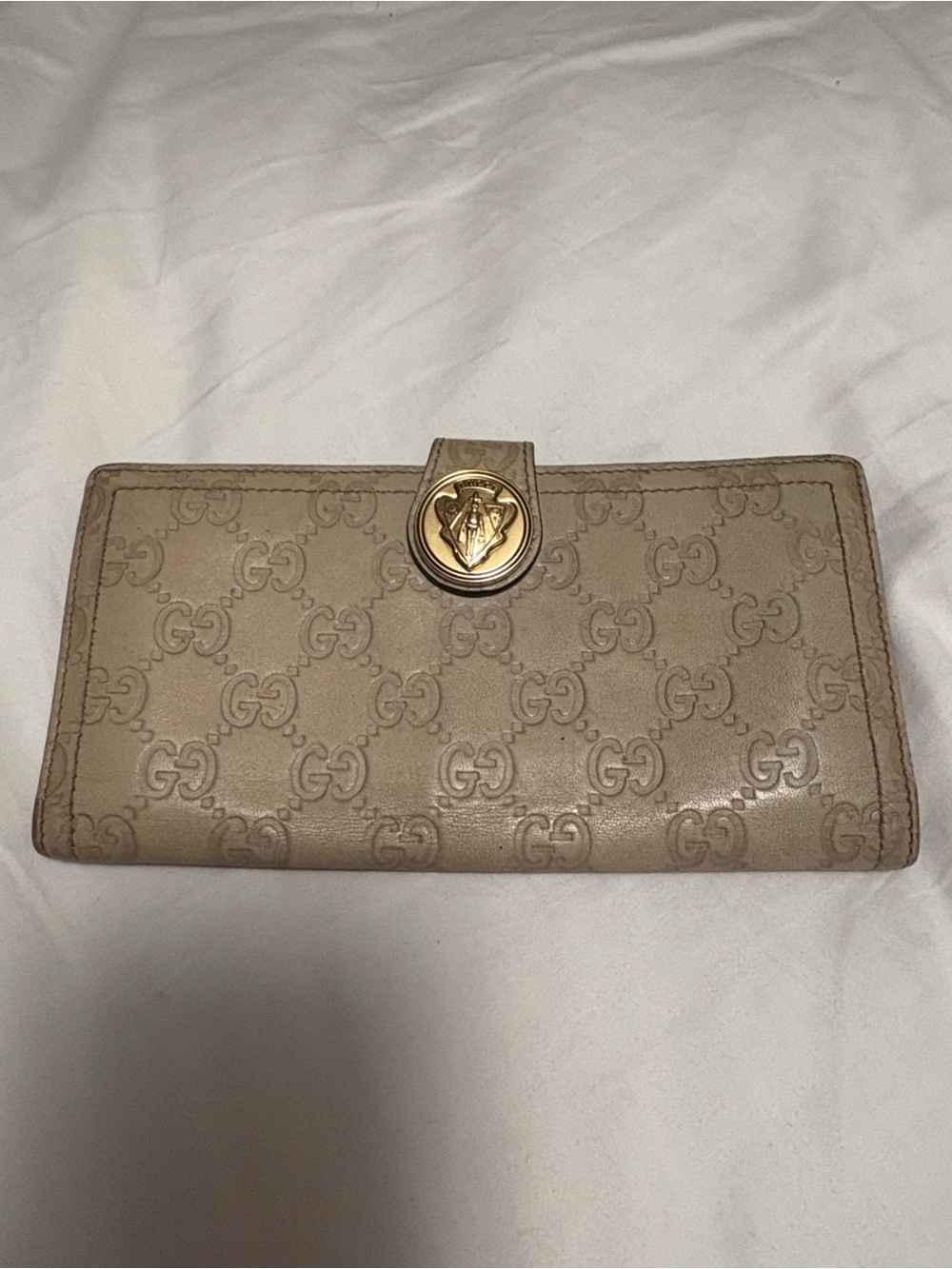 Vintage Gucci Beige GG Monogram Leather Cards Wallet with Gold Emblem